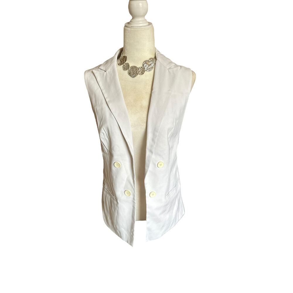 🇺🇸 🍁 BUNDLE ONLY - 5/$15 Mossimo White Sleeveless Open Collared Vest, Medium